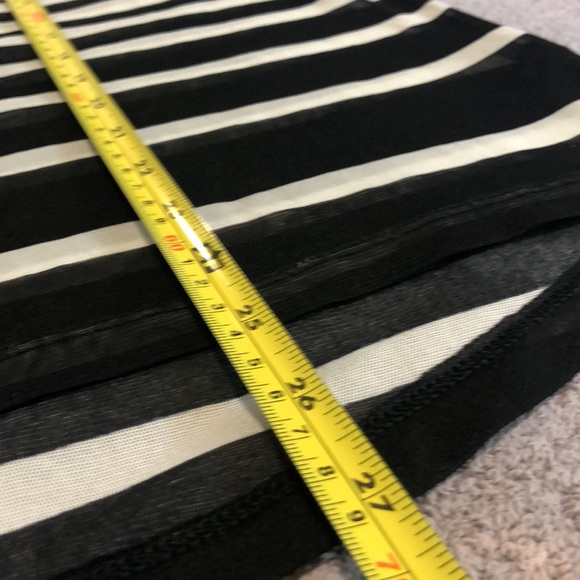 THE LIMITED BLK/WHITE STRIPED 1/2 BUTTONED SLEEVELESS BLOUSE SIZE M - Picture 8 of 9